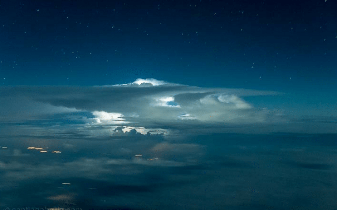 Las impresionantes fotografías de un piloto revelan un mundo asombroso en las alturas